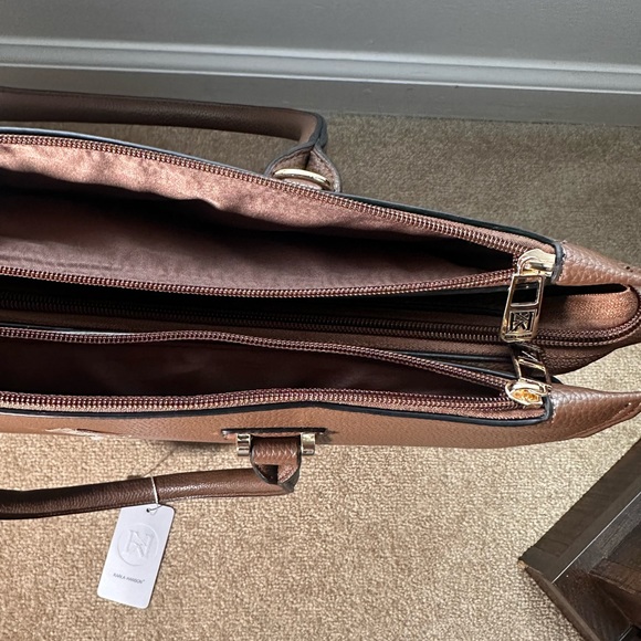 Karla Hanson handbag. I believe it to be a businesslike bag. Perhaps for travel - Picture 5 of 16